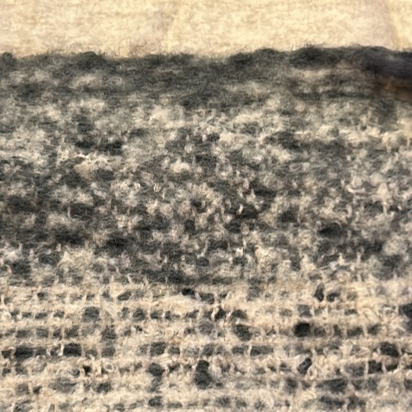 NWT American Eagle Black Gray and White Soft Winter Scarf with Fringe - Picture 9 of 9